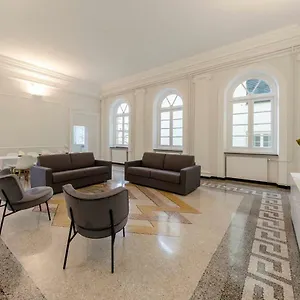hintown-splendido-appartamento-vico-della-casana.hotelitalianriviera.com/