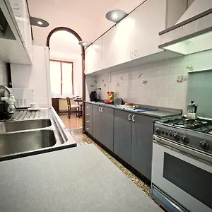 comoda-casa-dellagnello.hotelitalianriviera.com/